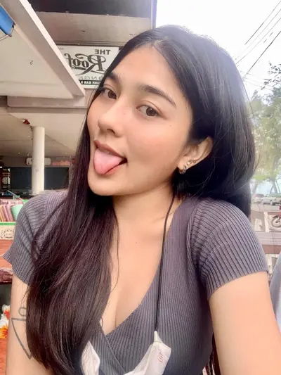 Pretty Thai university student leaked nude mirror selfie cover image