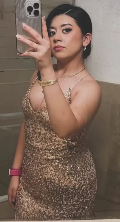 Un poco mas de esta putita nalgona cover image