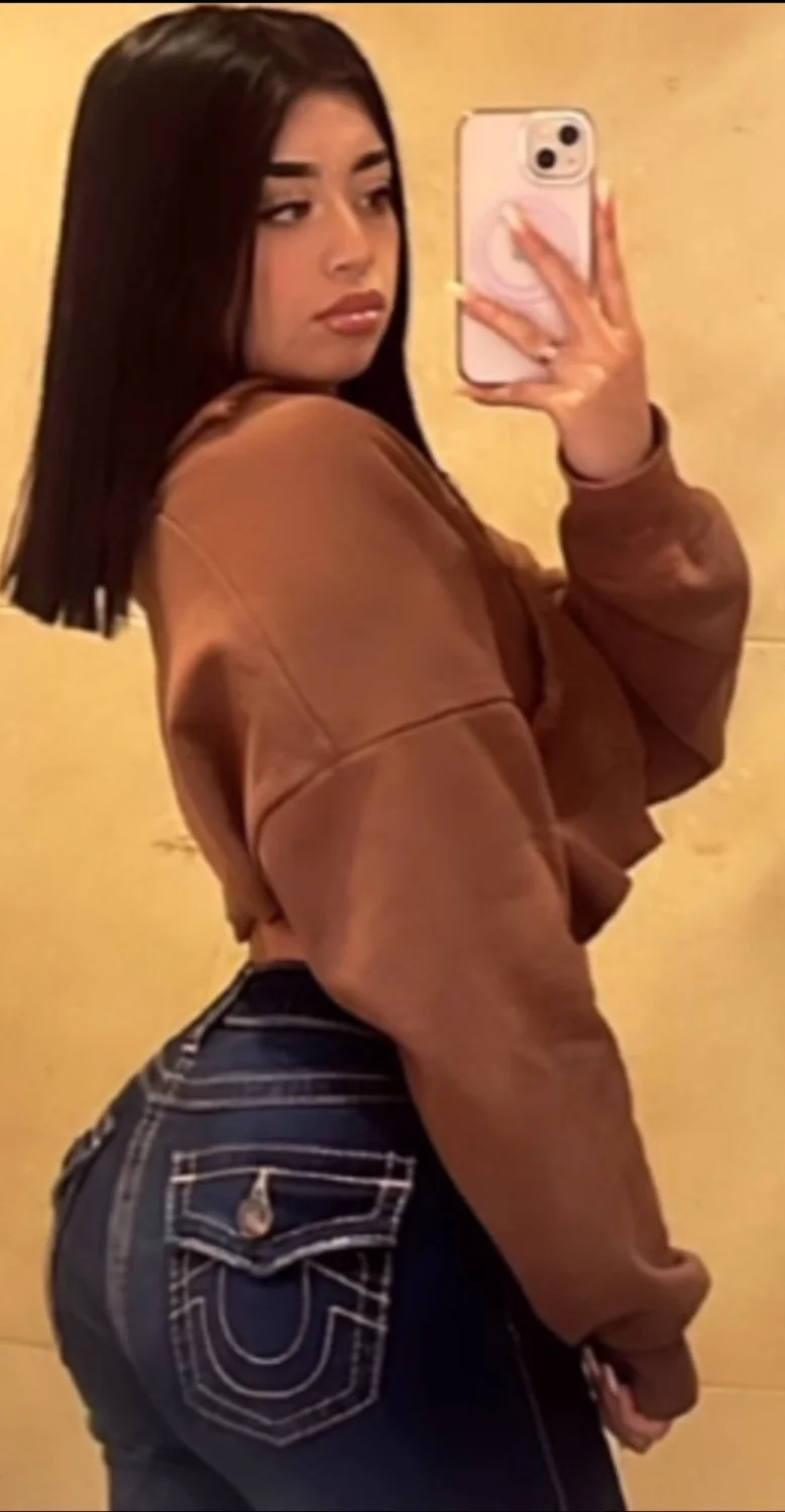 Un poco mas de esta putita nalgona image 11