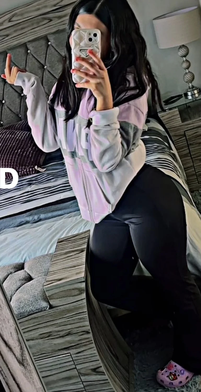 Un poco mas de esta putita nalgona image 16