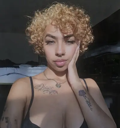 Lightskin hottie giving blowjob cover image