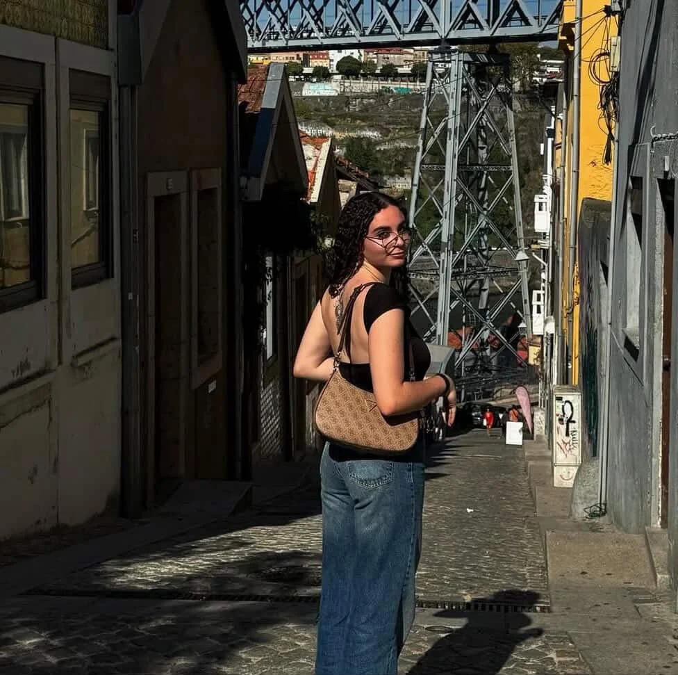 Novinha Tuga peituda e rabuda de 20 anos do Porto image 2