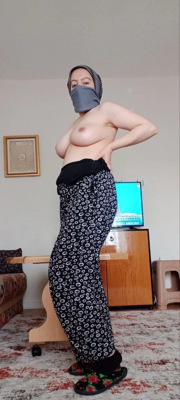 Huge bouncing floppers on this model - ┴ɹquxɔʌzxʌʎz image 16