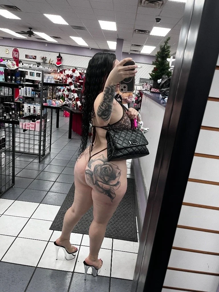 Becky Got A Phatty image 15