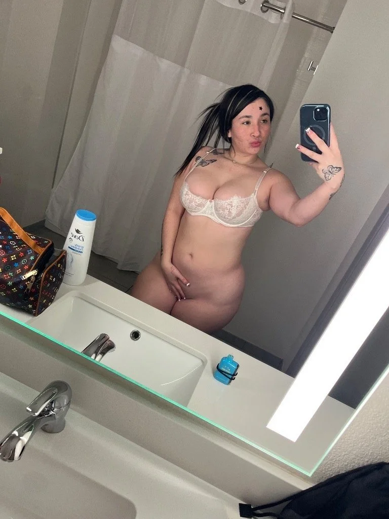 Becky Got A Phatty image 23