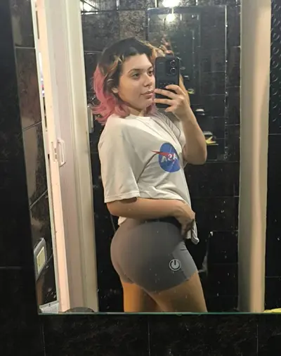 Harley Hope. Pequeña Nena de 18 años. Luciendo su Culo 🤤 grande y sus diminutas Tetas 😋 cover image