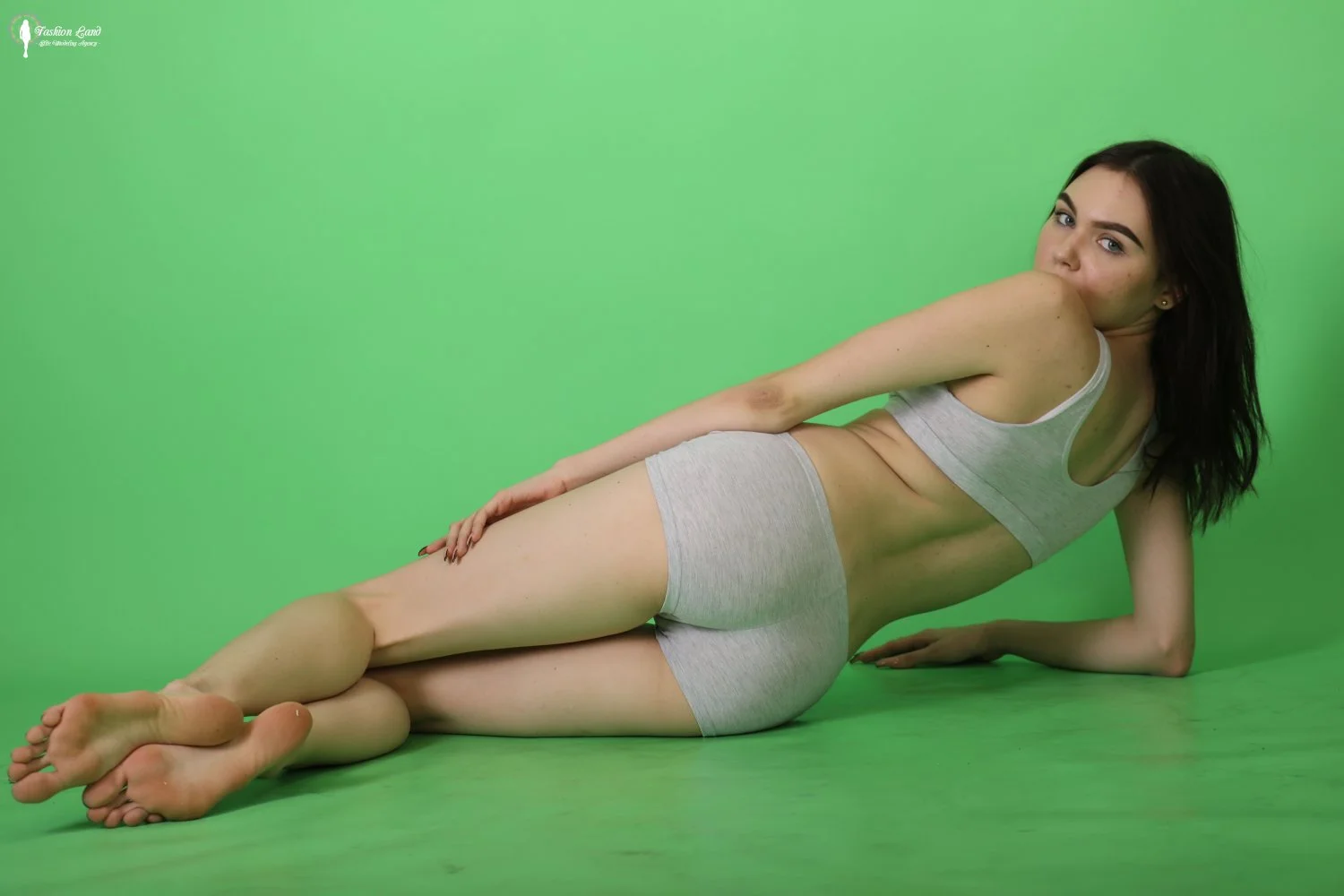 Amy - sexy brunette shows off legs and soles - Part 1/2 image 3