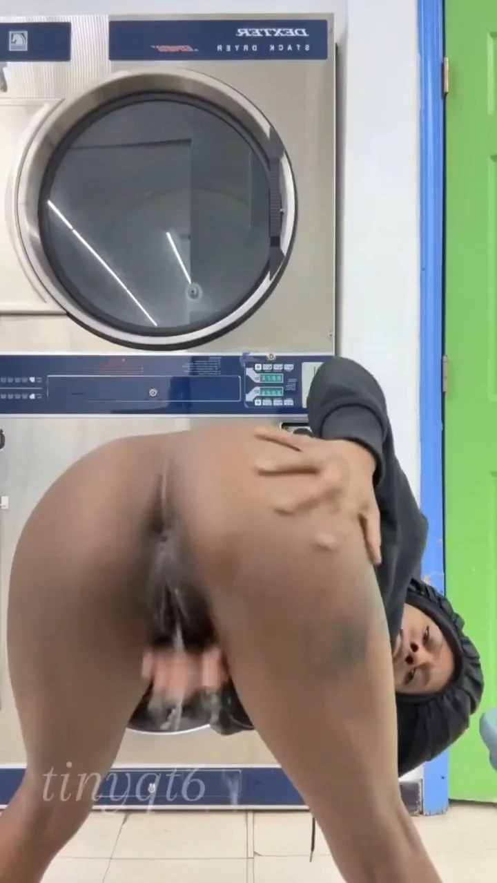 Phat squirting pussy at the laundry mat image 2