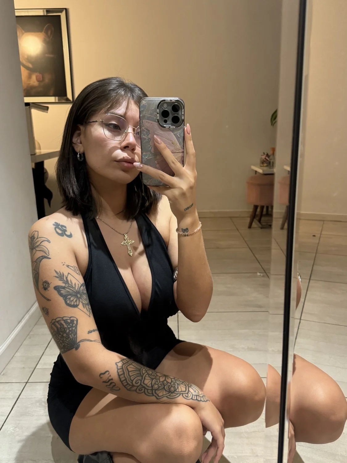 Would you let a Latina slut ride your face main image