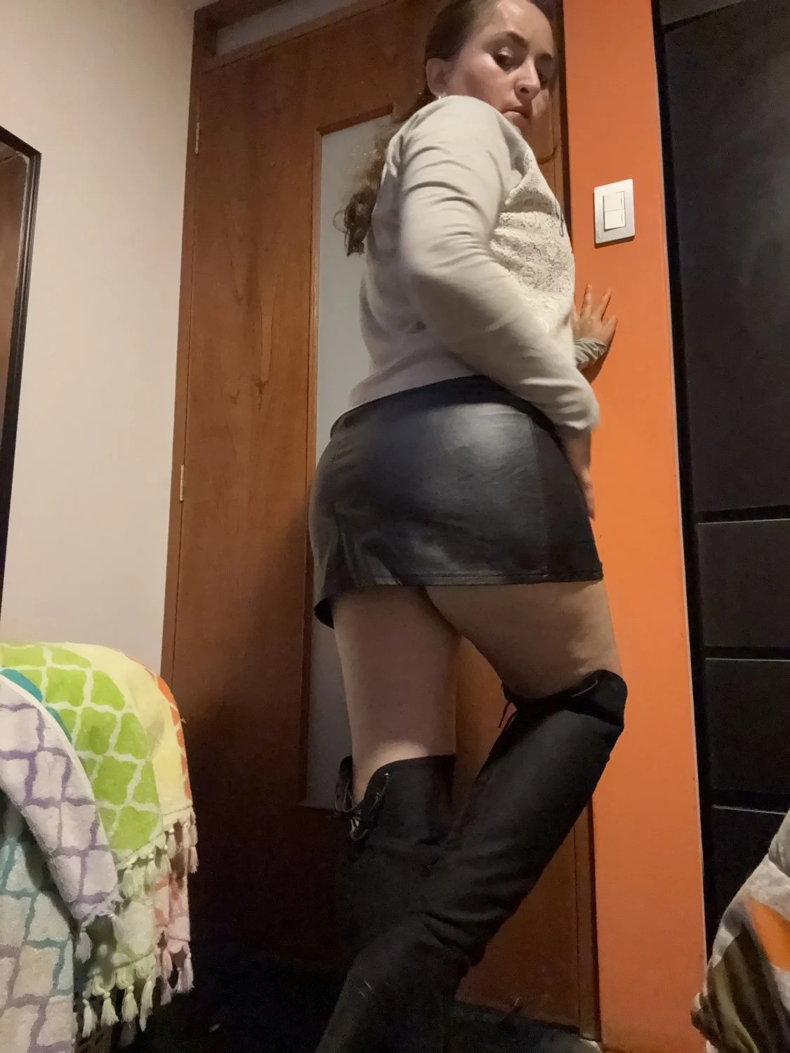 Vieja puta exhibida solita image 3