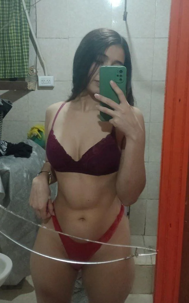 Novinha gostosa vazada pelo ficante. essa daqui e uma delicia ! amador, vazou, vazados, erome image 4