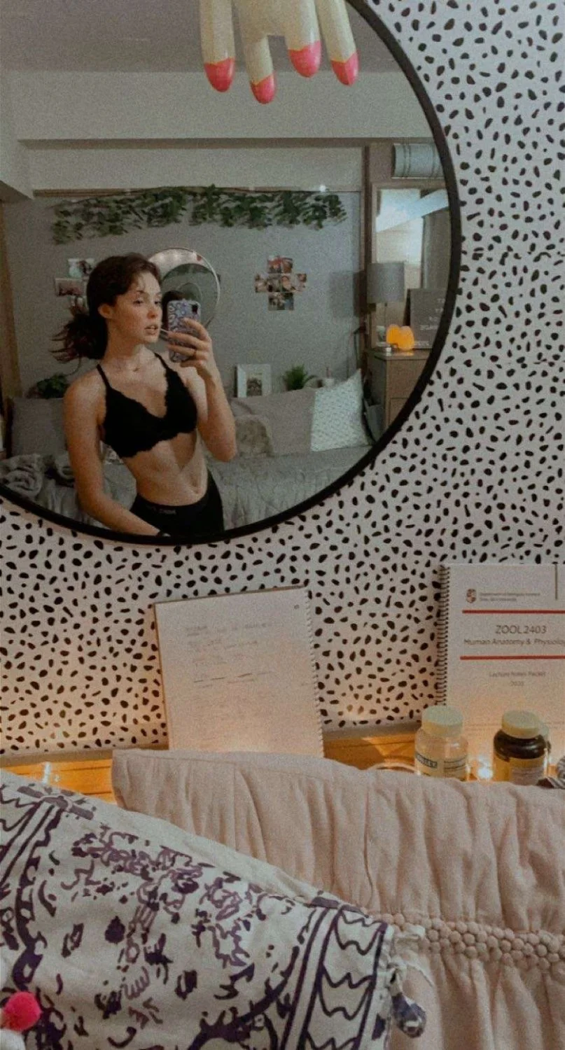 Yummy fit toned 19 year old girlfriend tapes n nudes (1 of 2) main image