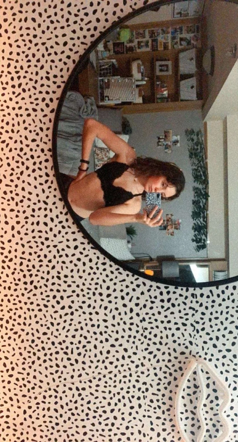 Yummy fit toned 19 year old girlfriend tapes n nudes (1 of 2) image 5