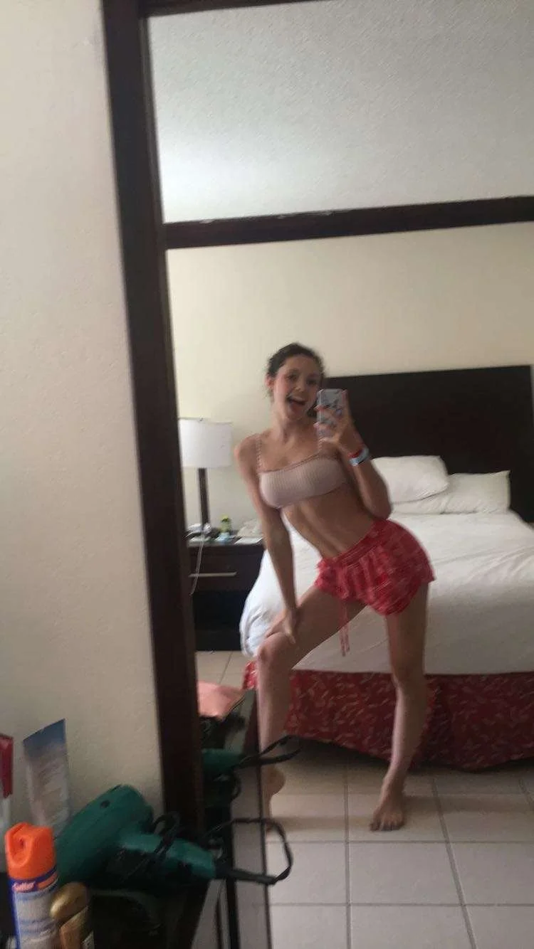 Yummy fit toned 19 year old girlfriend tapes n nudes (1 of 2) image 9