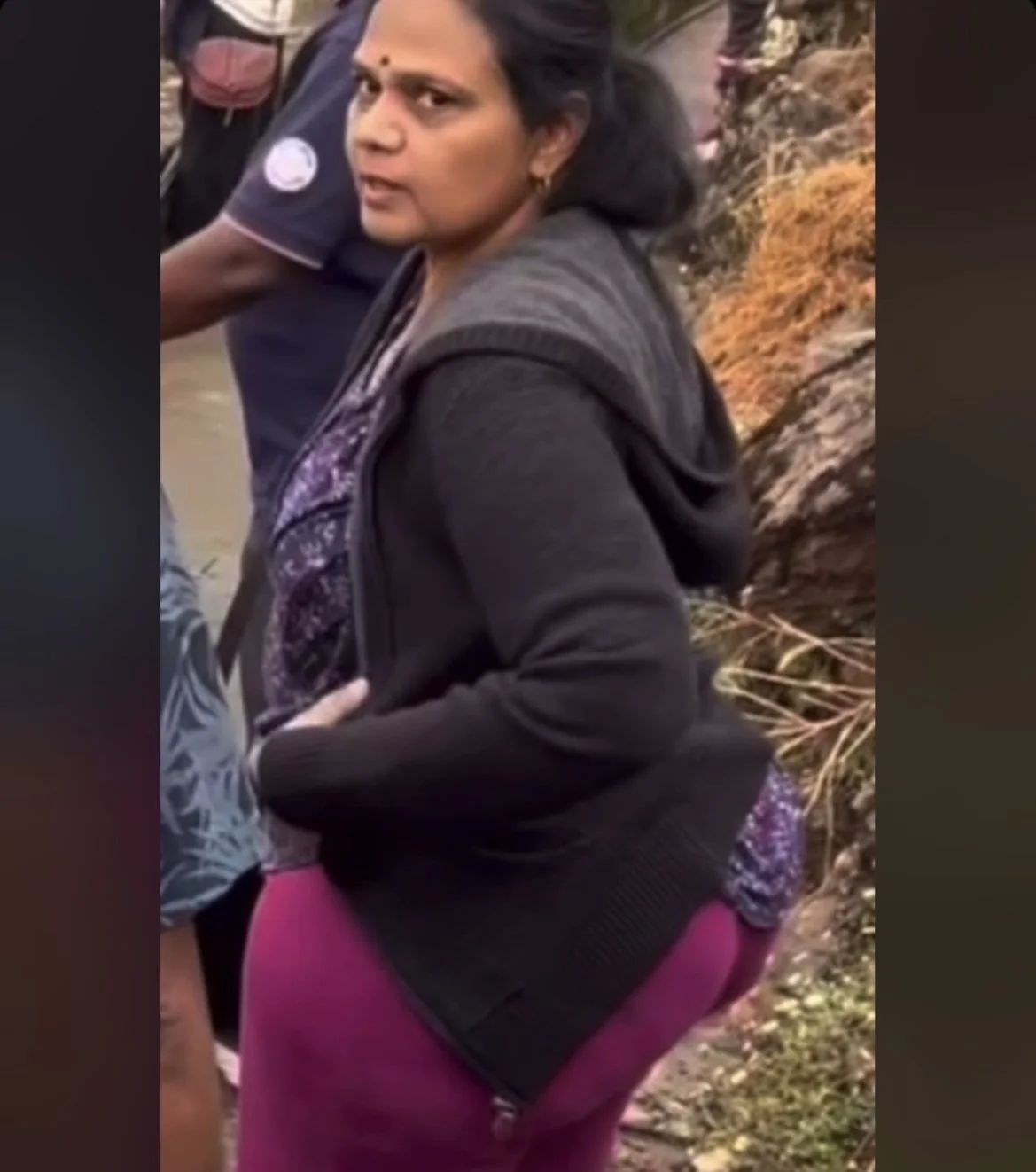 fat booty indian auntie caught image 4