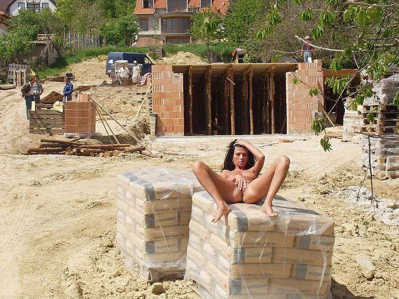 Girls nude in public 42 image 26