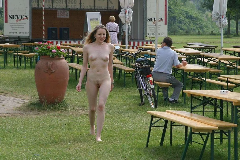 Girls nude in public 42 image 29