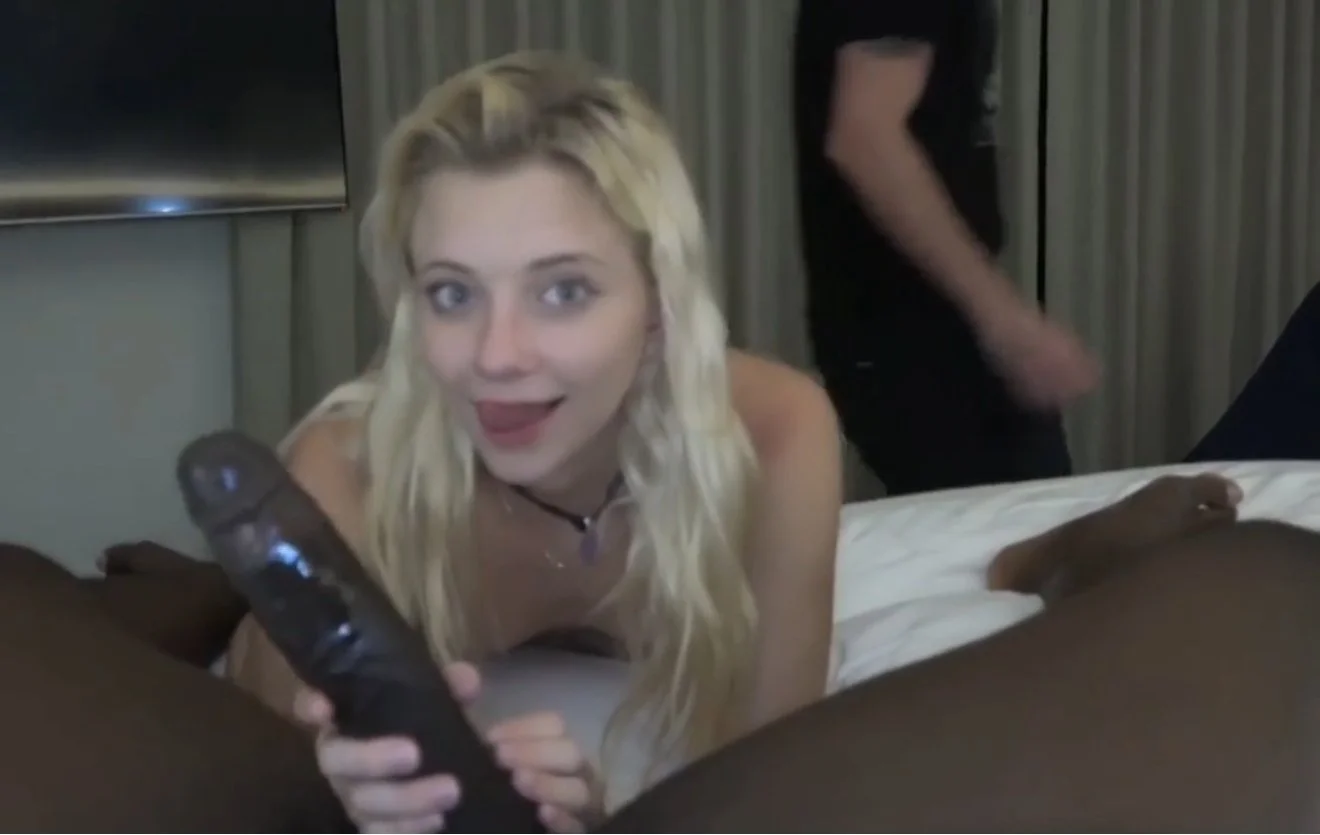 Wife keeps sucking bbc while husband breaks up with her main image