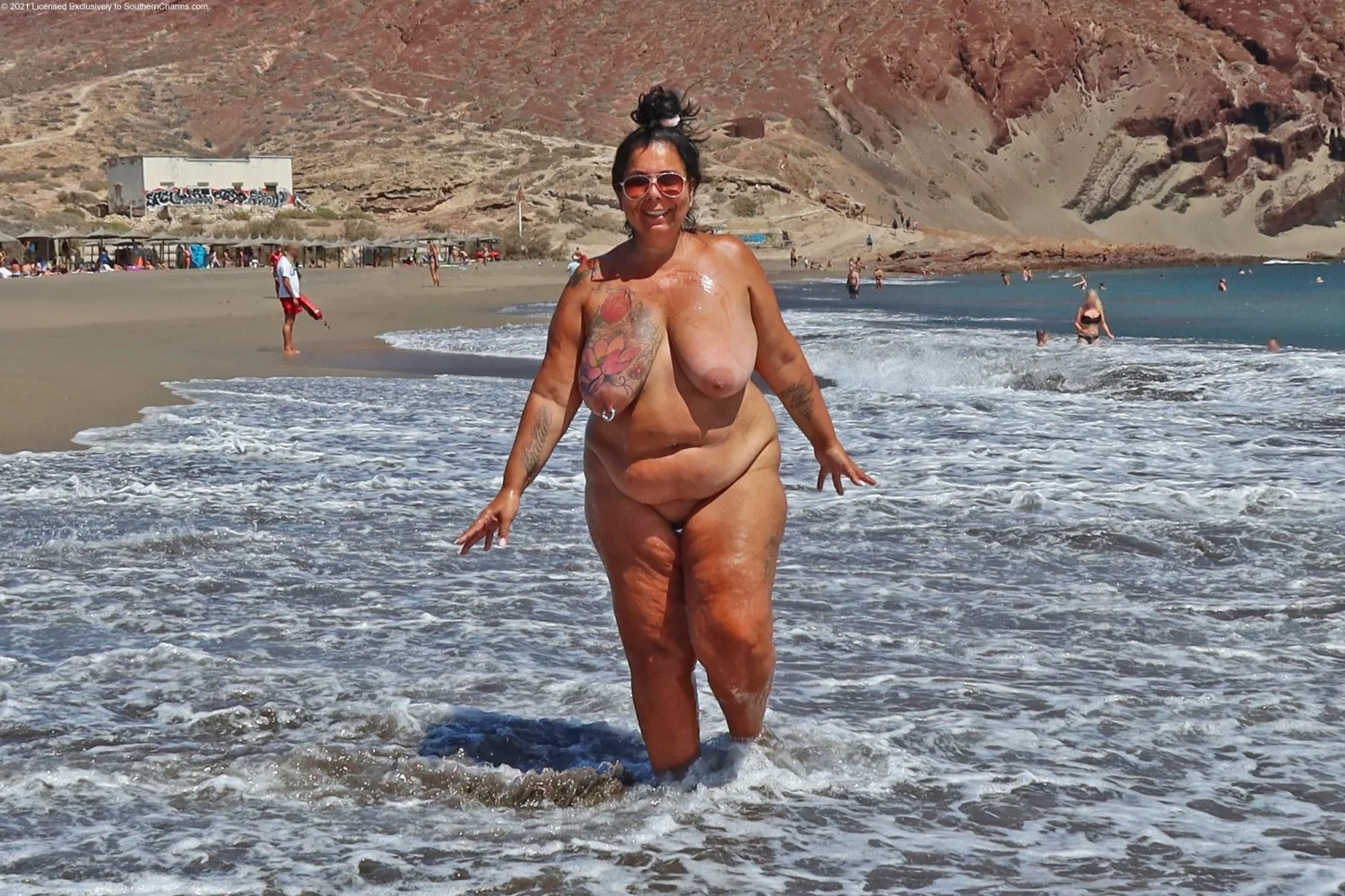 Milf Curvy Bandida 2 image 18