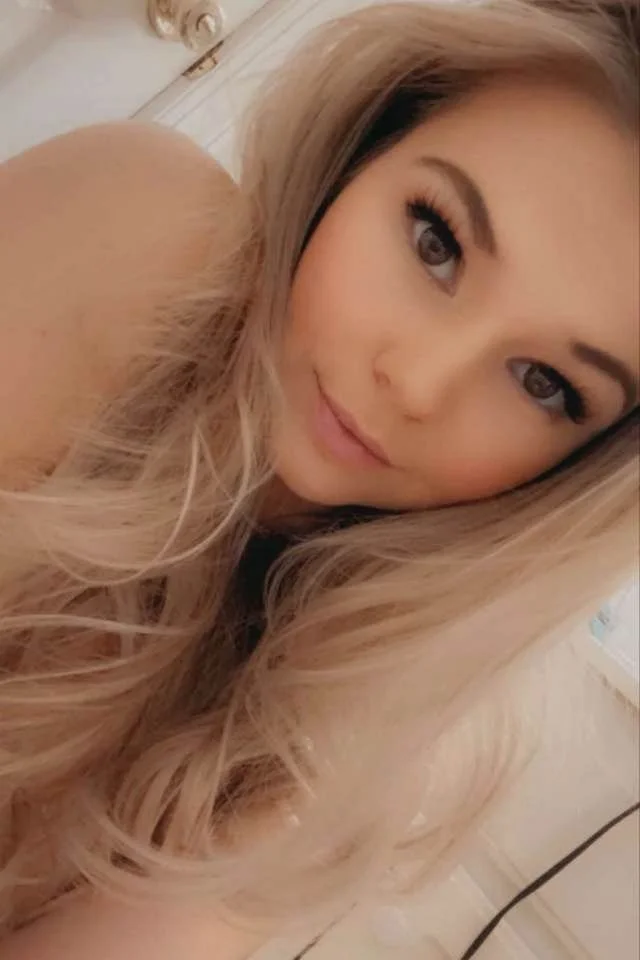 Happy birthday to one of my favorite MILF sluts Sam! 28 and already a webslut. Whose slut is next? image 42