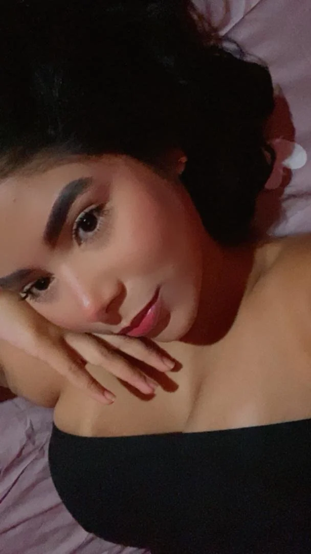 Sexy chica culona venezolana image 3