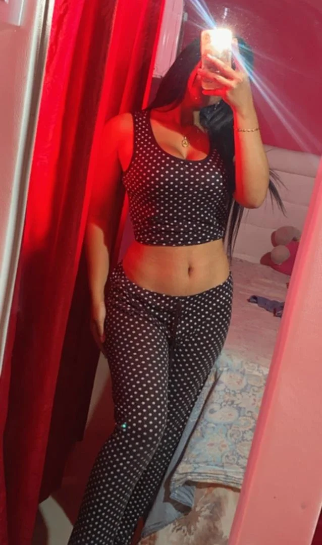 Sexy chica culona venezolana image 4