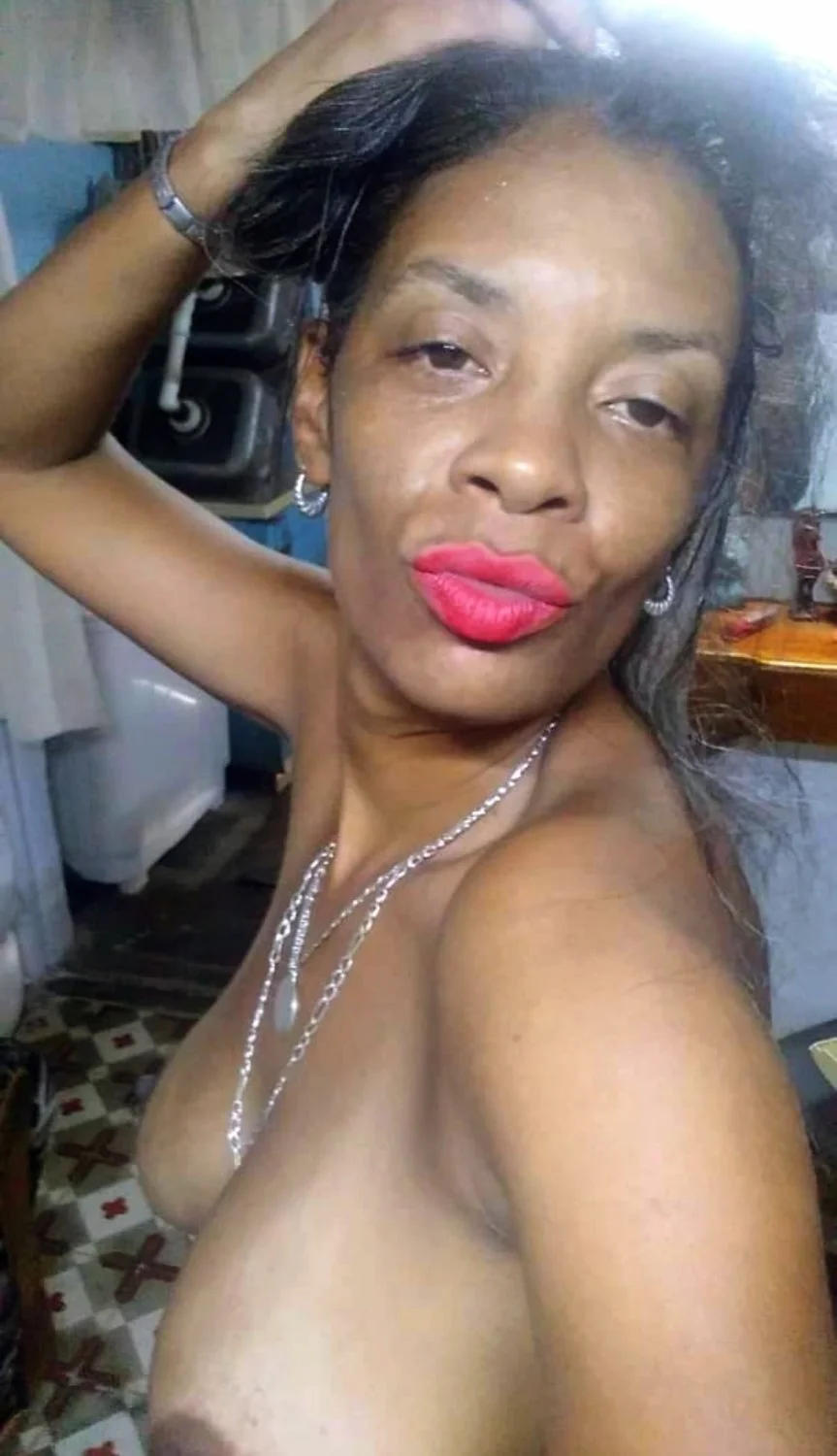 HOLI BBS AQUI ESTOY Y LES PRESENTO A MIS NOVIAS TODAS IGUAL DE PUTAS Y CALIENTES COMO YO image 3