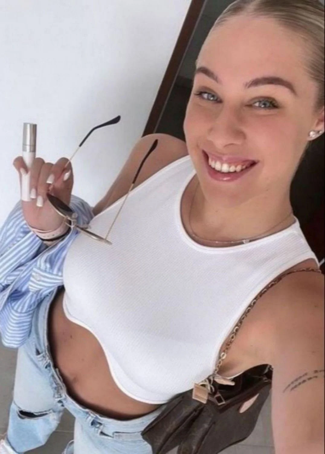Sexy KIK slut, 22, has an amazing body main image