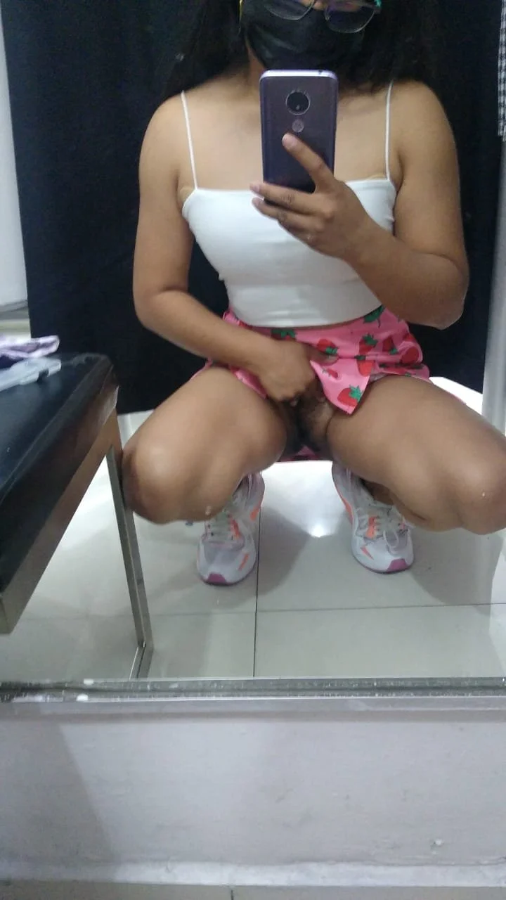 Morrita desnuda en vestidor image 4