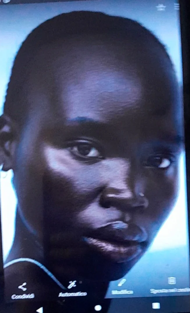 African model cum tribut main image