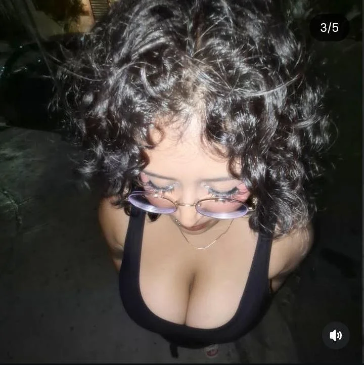 Putita mexicana con grandes tetas image 5