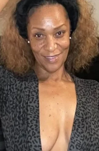 Fave Fine & Sexy Mature Ebony Milf Hottie !!! main image