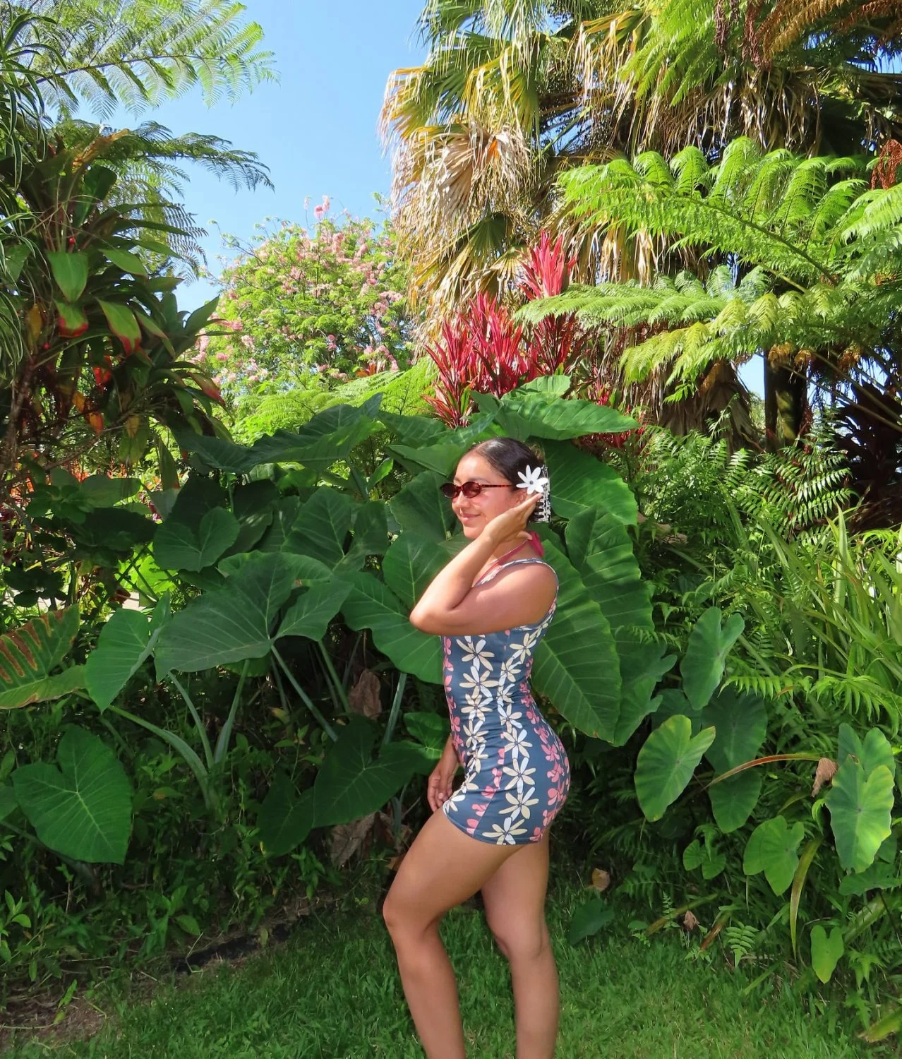 Latina baddie in Hawaii image 2