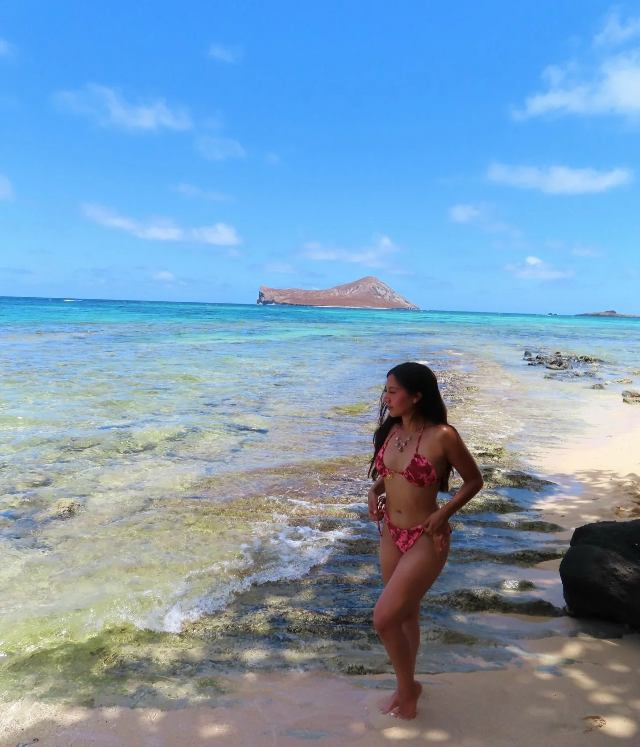 Latina baddie in Hawaii image 6