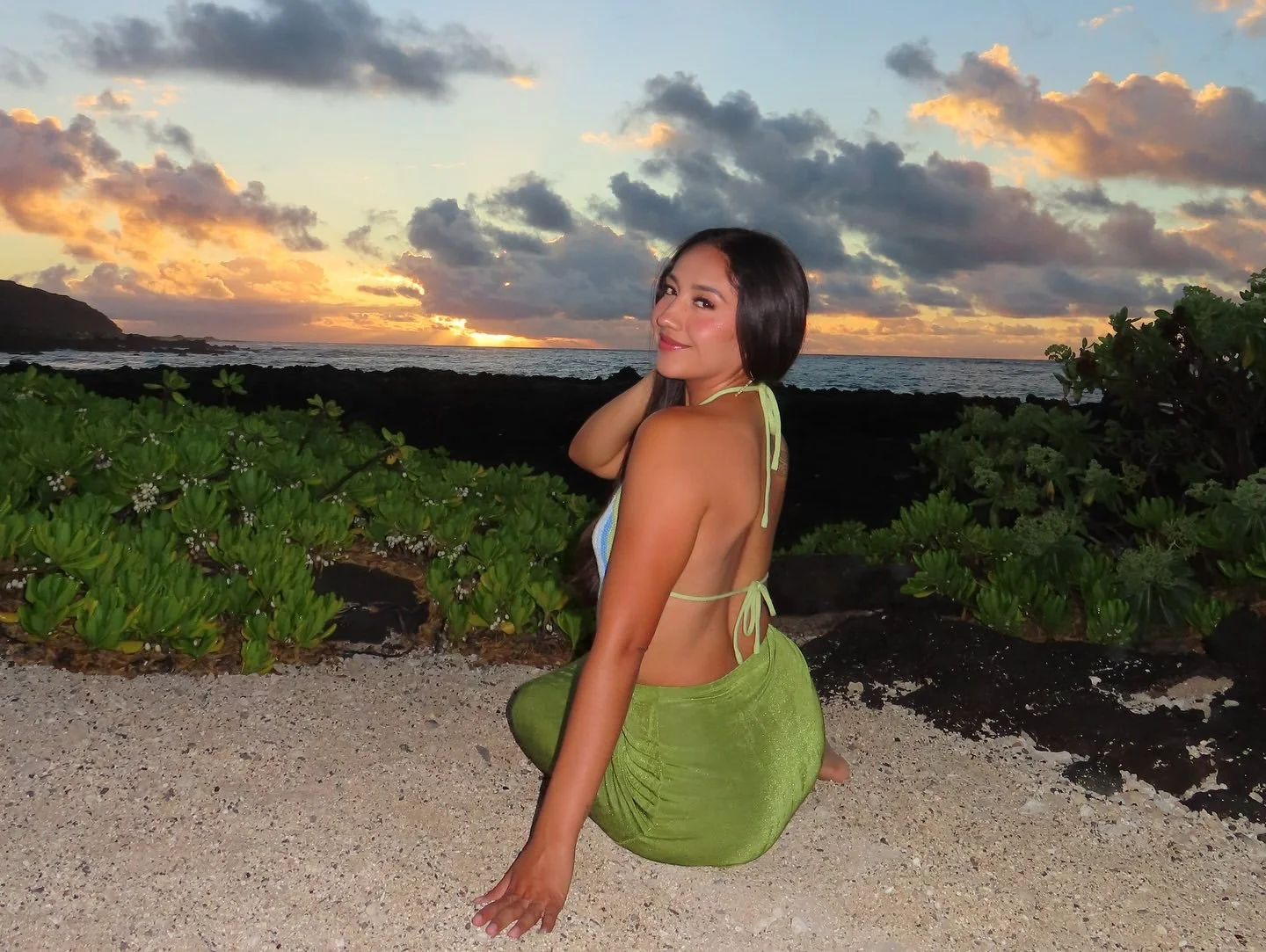 Latina baddie in Hawaii image 7