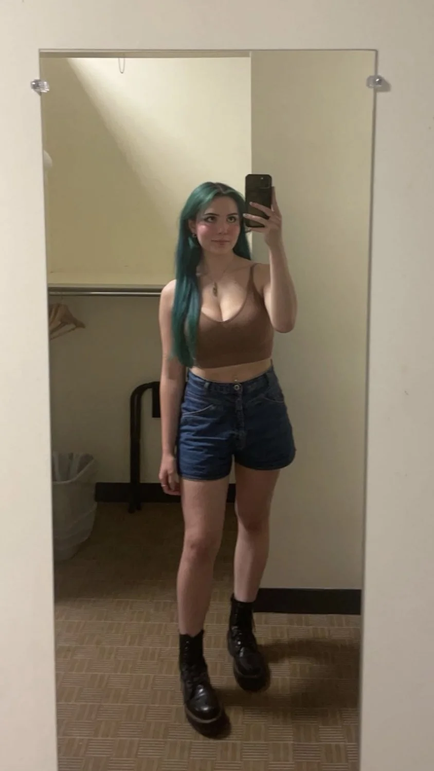 Big tit college beauty Scarlett image 3