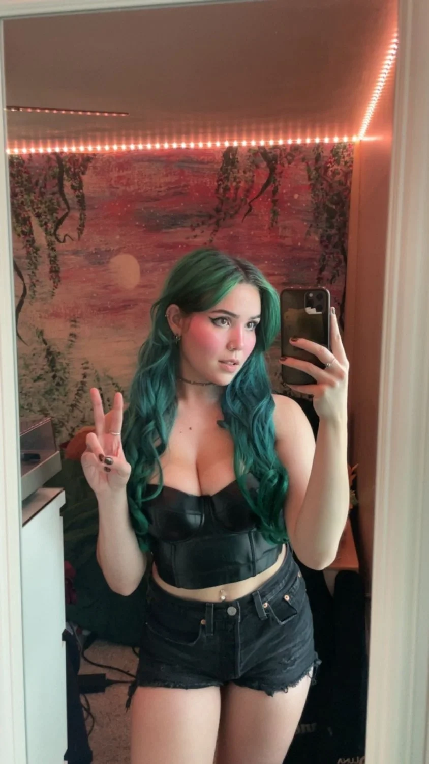 Big tit college beauty Scarlett image 4