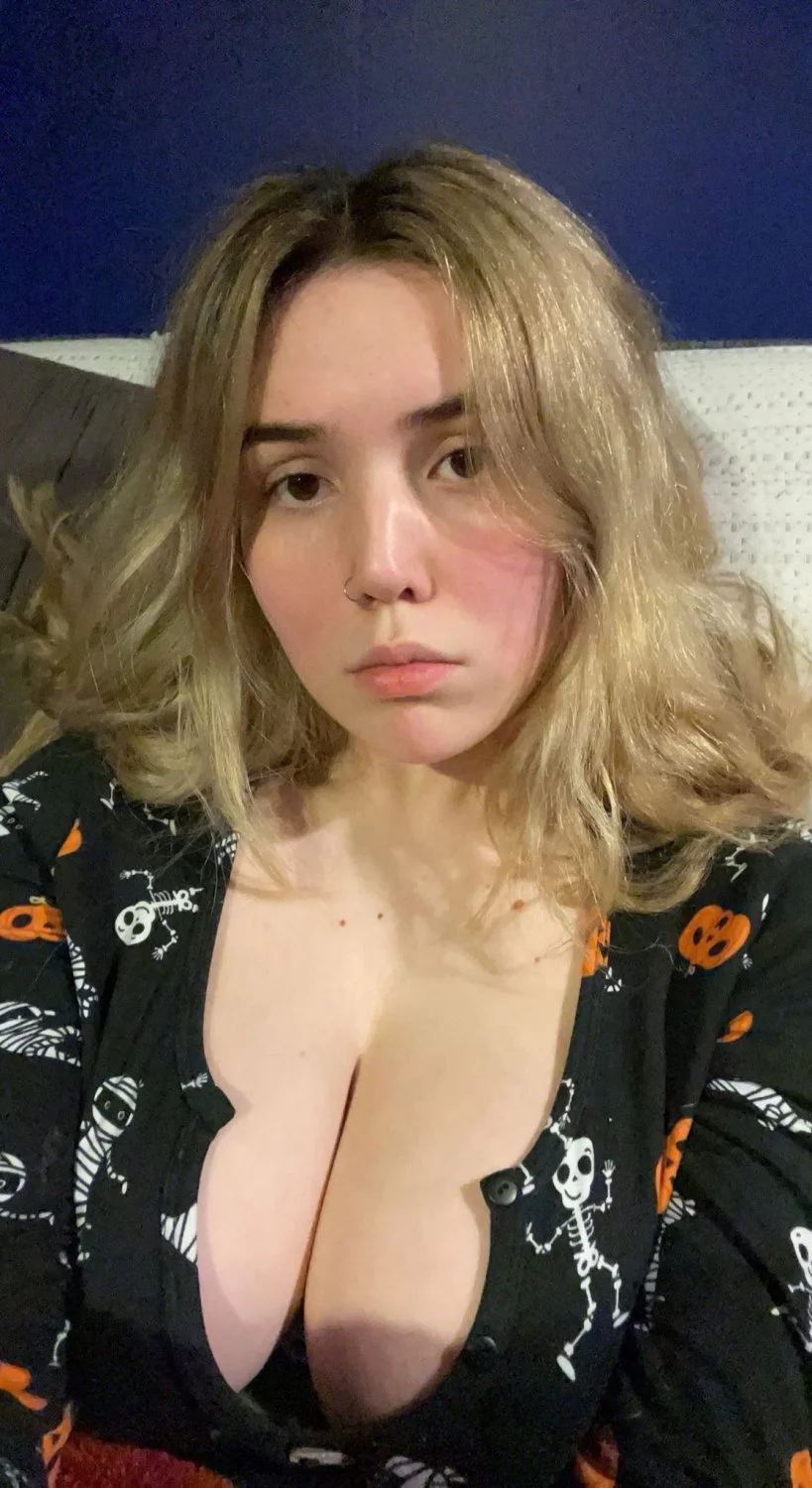 Big tit college beauty Scarlett image 8