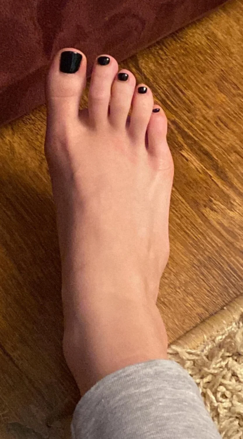 gf feet in nylons and bare toes image 3