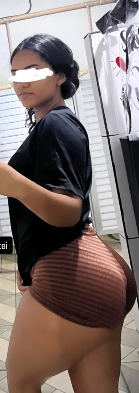 Ela pediu para todos avaliarem ela main image
