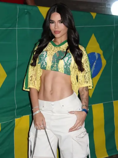 Bruna essa linda morena , novinha deliciosa...Bruna Coeilho a beleza gostosa !!! cover image