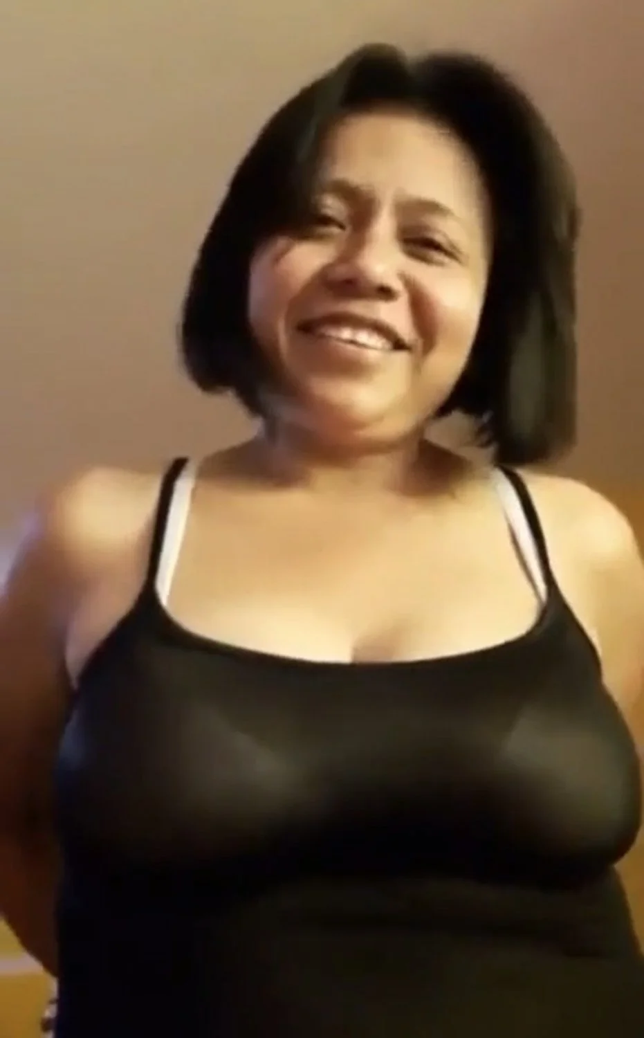 Married, slutty Mexican chubby woman meets lover in motel. image 5