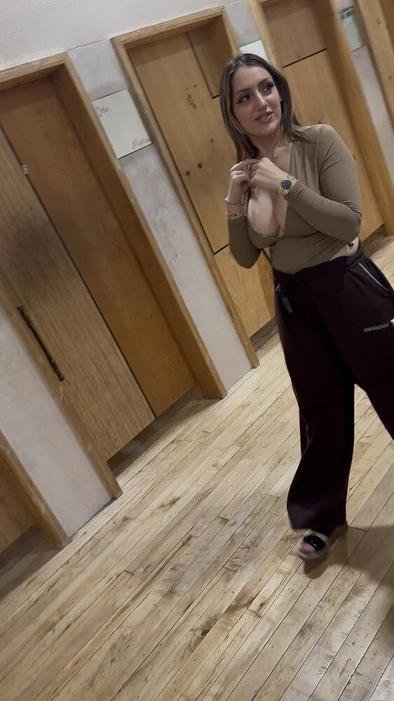 Baddie with tits out image 3