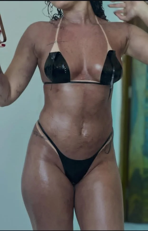 Putinha deliciosa do insta rebolando pra rapaziada leitar de marola ✊🏿💦🍁 image 14