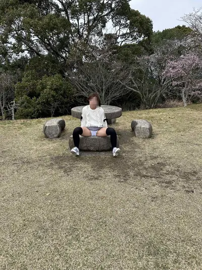 いい歳して女児パンツを履かされ露出する人妻 cover image