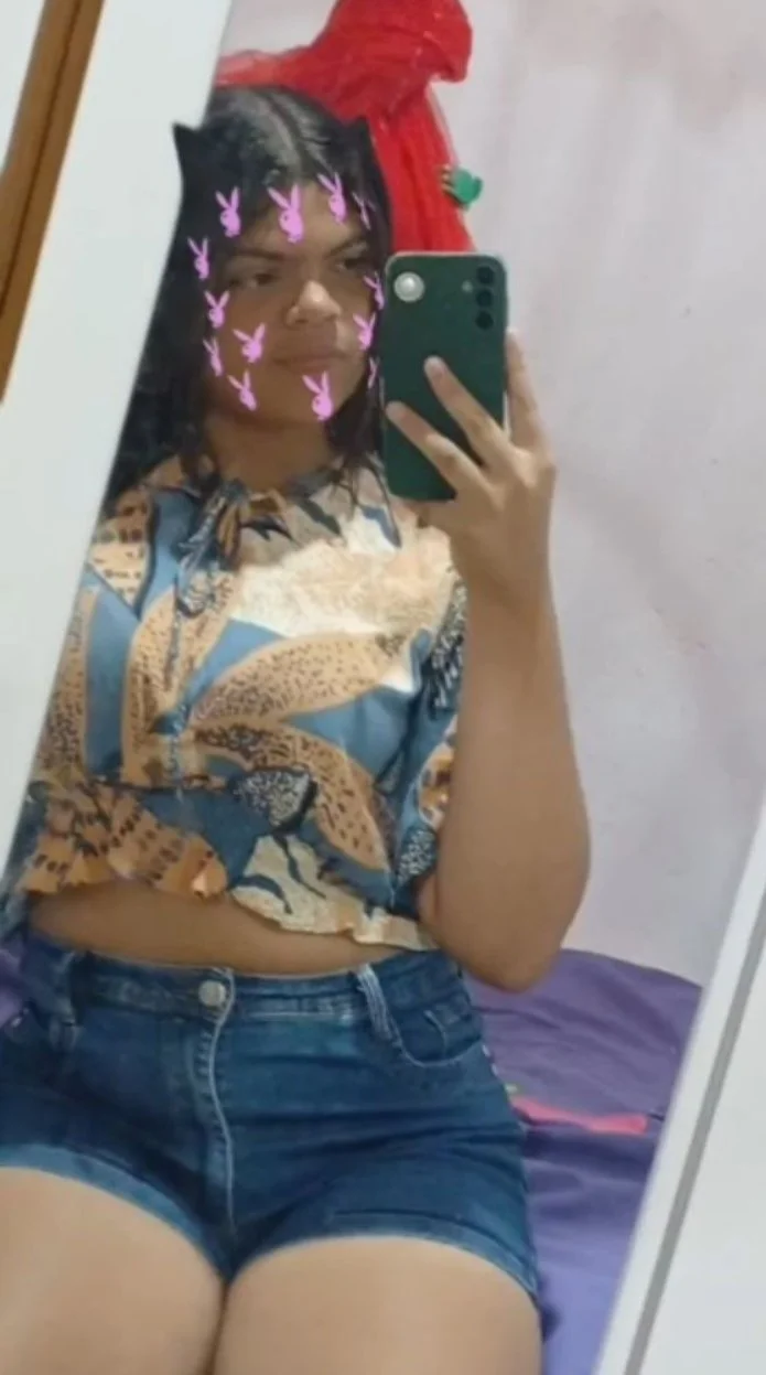 Minha prima putinha adora tira nosso leite oque ela tá merecendo essa marmita vem pv para mas fotos main image