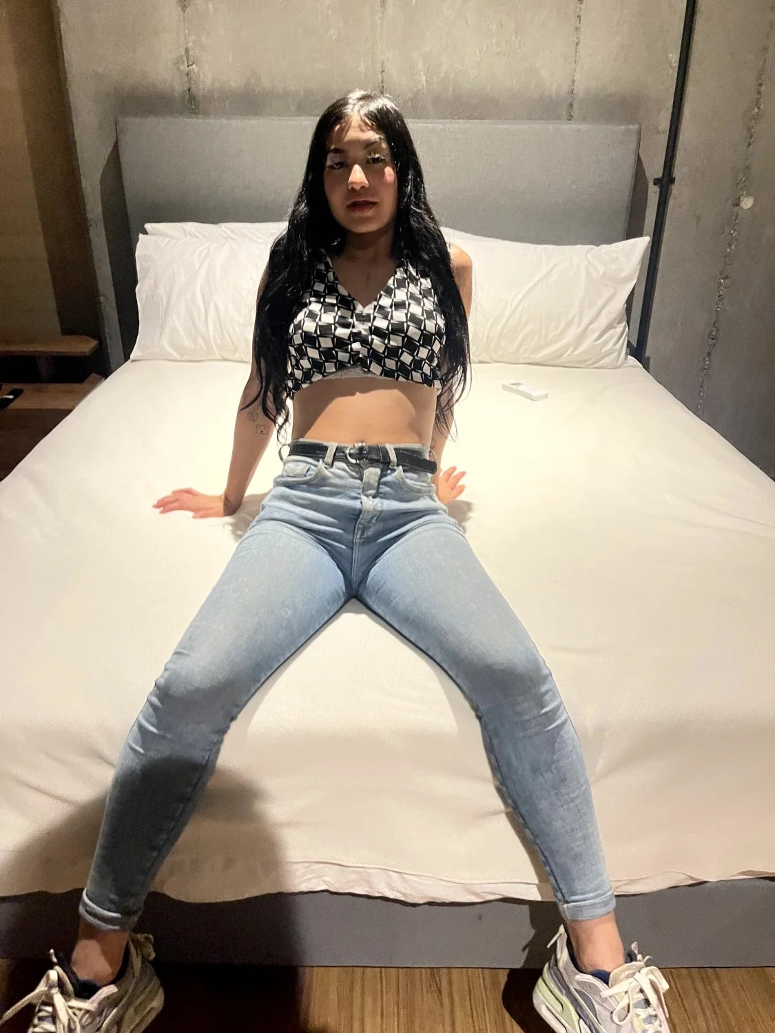 teen latina maria image 3