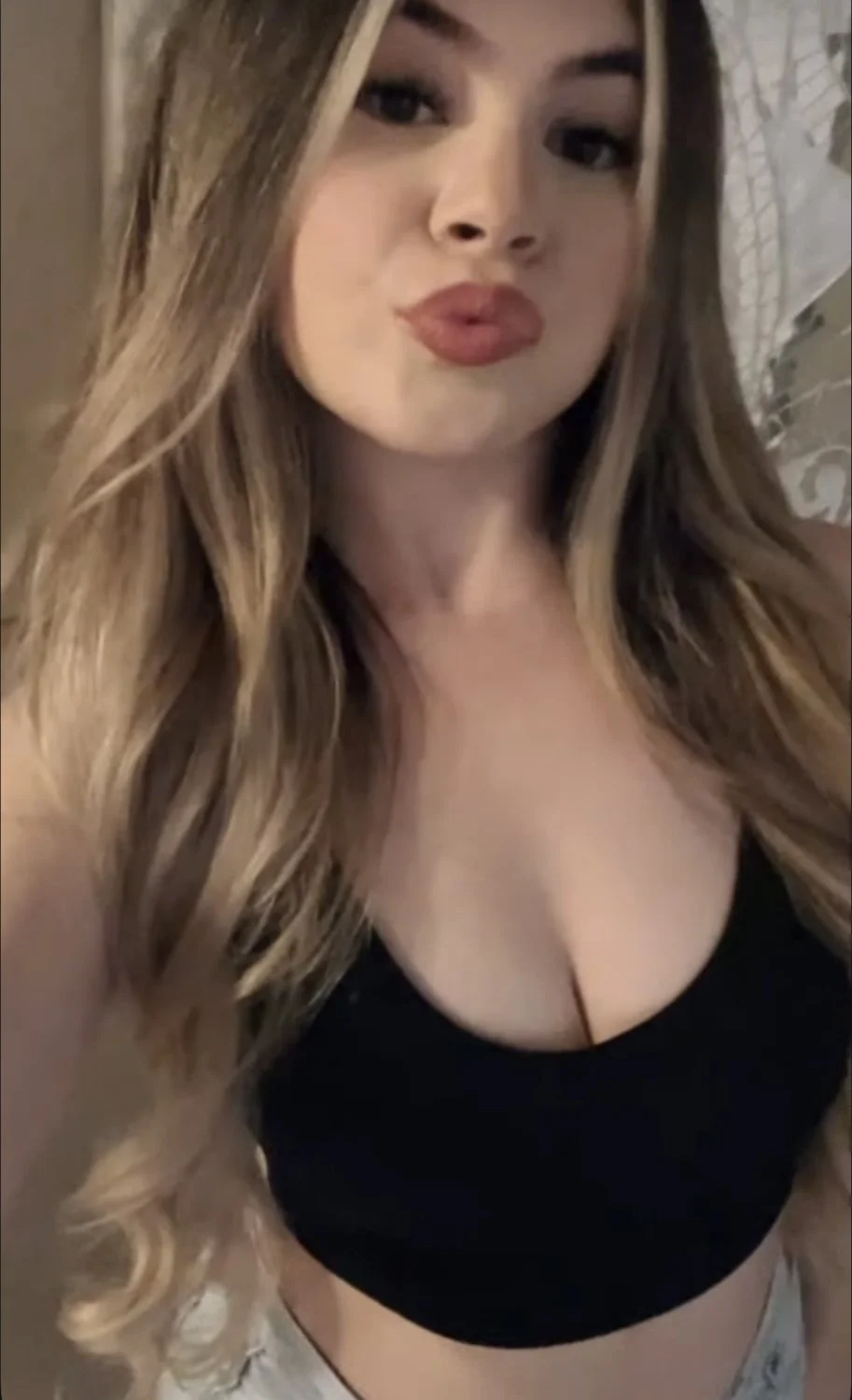 Exposing this white slut main image