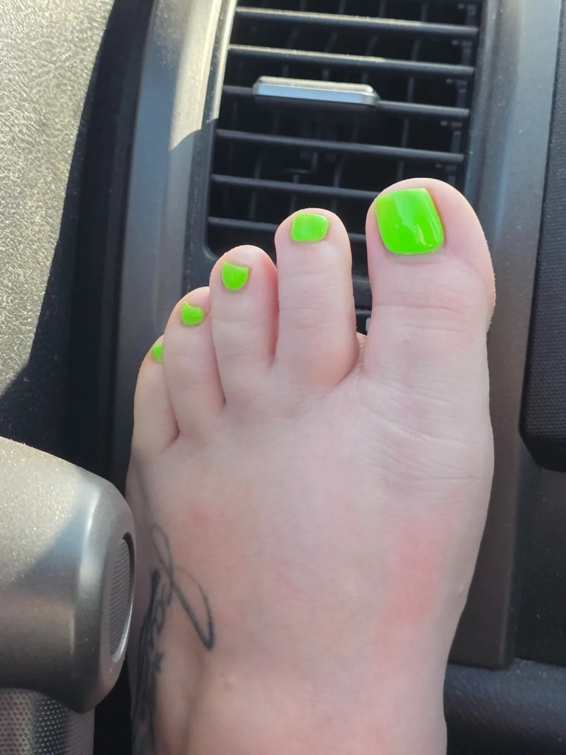 Gorgeous chubby feet image 3