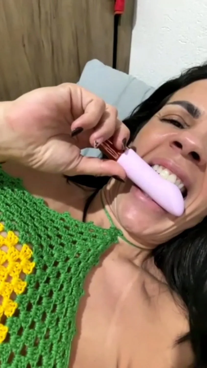 Vai Brasil - Esposa que gosta de se exibir image 3